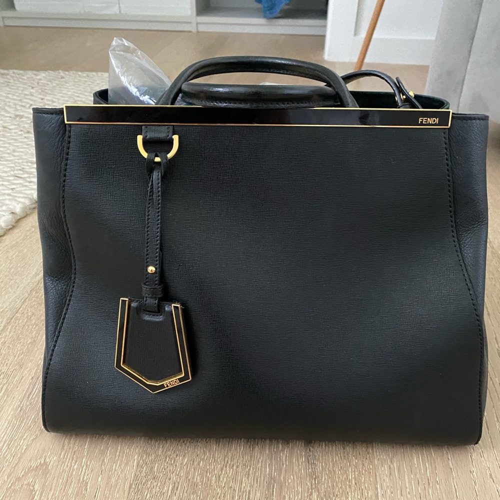 FENDI 2JOURS MEDIUM ⚡️⚡️ FLASH SALE ⚡️⚡️